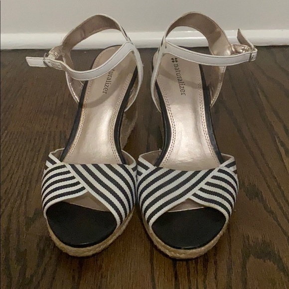 ▪️▫️Naturalizer Tiffany Black and White Wedges▪️▫️ - Picture 1 of 4